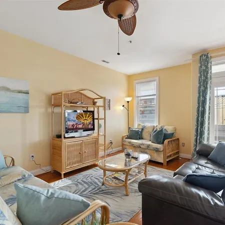 407 E Palm Rd, Unit 107 Apartment